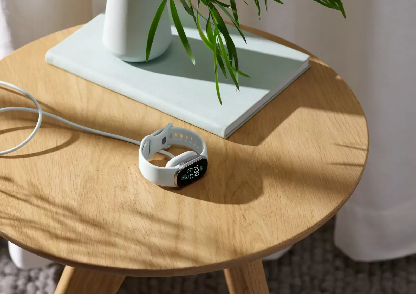 Fitbit Edge auf dem Ladegerät